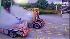 Massive oil tanker truck explosion (video) - ItemFix