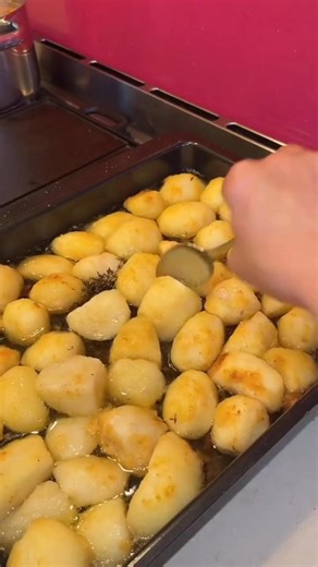 بطاطس 🥔 روست في الفرن #بطاطس | رجاء بريطانيا