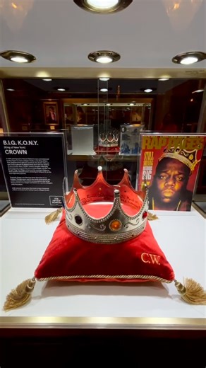 A moment in Hip-Hop Hairstory 👑✨ Bask & Lather Co. was honored to be the official hair sponsor of the Hip Hop Museum Gala, where Biggie’s iconic crown was exclusively showcased in our activation suite. 💫 We brought a luxe salon experience to life — with two brand stylists offering on-site touch-ups using our Edge Control, Curly Collection, and Beard Care favorites. Guests journeyed through our interactive Hip-Hop Hairstory exhibit, celebrating hair trends from the 1980s to the 2010s — and step