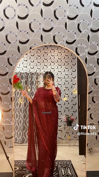 Trending Transition Alert: Stunning Outfit Change Video