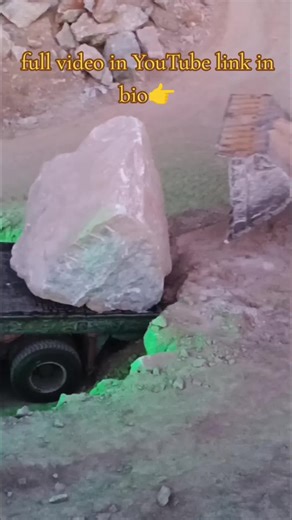 huge rock move by loader heavy machinery in action#heavymachinery #bigrock #hugerock #loadingrocktrucks #loaderoperater