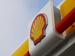 Shell investors OK weaker emissions targets at meeting