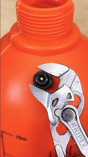 Battery powered sprayer - Only one valve needed