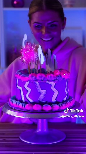 K-Pop Demon Hunters Cake Decorating 🎂💜🩵