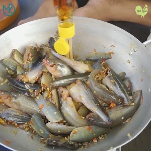 Nấu bữa cơm trên ghe với món cá heo đồng kho tiêu | Nét Quê Channel