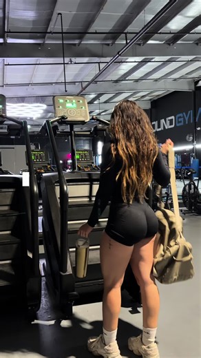 HOURGLASS FIGURE IN 45 MIN⬇️🔥 These are my FAVORITE quick 45 min BURN 🙌🏼 ⬇️FULL WORKOUT⬇️ - 5 min level 5 - 10 min level 9 - 5 min level 6 - B-stance hip thrust 3x12 - rdl 3x12 - sumo squat 3x12 - reverse lunge 3x10 each leg @ehplabs @aybl CODE TLC 📱 Don’t forget too: ✨ and share this post with a friend ✨ Save this post 🔥1:1 coaching apply in bio #fyp #foryoupage #gluteworkout #cardioworkout #quickworkout