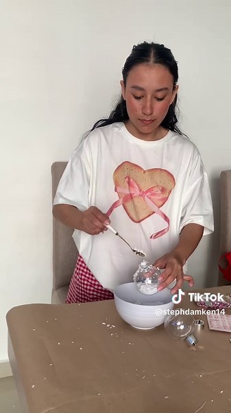 Cómo hacer esferas navideñas DIY con unicel