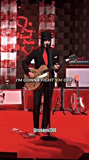 Rock Anos 2000 on Instagram: "🎤 The White Stripes – Seven Nation Army 🎸🔥 💿 Álbum: Elephant 📅 Ano: 2003 Seven Nation Army nasceu de um riff criado por Jack White durante uma passagem de som, sem imaginar que se tornaria um dos mais icônicos da história do rock. A música fala sobre enfrentar críticas, pressão e a sensação de estar sendo observado, mas também sobre resistir e seguir em frente. Seu som cru e poderoso transformou a canção em um hino mundial, indo além do rock e sendo cantada por