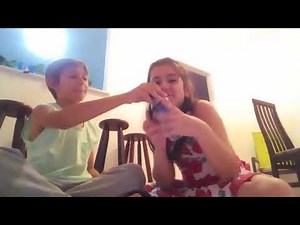 Desafio da garrafa com minha prima