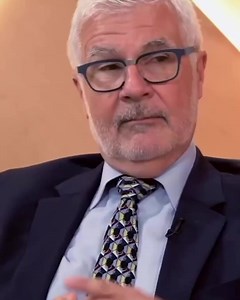 Make natural toothpaste with simple ingredients. Coconut oil Neem powder cloves clay Even better brush with a natural stick. #fypシ゚ #instagood #healthylifestyle #wellness #mouthwash #health #healthiswealth #instalike #instagram #Repost #oralhealth #fypシ゚viralシ #share #SelfCare #wellbeing #viralvideo #viraltiktok2022 #foryoupageシ #viralvideoreels #SHAREIT #informal #Info #foryoupage #facebookreels #fast #family #wealth #healthyliving #healthiswealth2023 | Aku Well