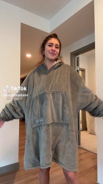 Baylee Adami (@bayleeadami)’s videos with Think U The Shit (Fart) - Ice Spice