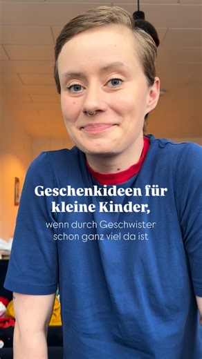 Johanna I Mom & Journalistin ✨ on Instagram: "Das sind EURE Tipps aus den Kommentaren ☺️ 🧩 Erweiterungen (Duplo, Kugelbahn, kinetischer Sand, Knete …) 🛋️ Spielsofa 📚 Bücher 🪆 Tonies 📈 Messlatte 🍽️ Geschirr/Brotdosen/Flaschen mit eigenem Namen 🟡 Stapelstein Grow 🧮 Holzmandala von Grimms 🎫 Jahreskarten für Museen / Zoos 🥁 was musikalisches 🛴 Roller, Laufrad, Bobby car ⚽️ Bälle 🪜 Klettergerüst fürs Zimmer 🛝 Bewegungsspielzeug, das noch nicht vorhanden ist 🎩 Kostüme 👚 Neue Kleidung 👷