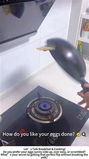 Flipping a Fried Egg – Simple Breakfast Satisfaction! 🍳😋