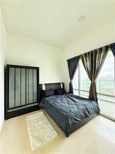 【出租】TriTower Balcony Room｜走路到CIQ｜包水电WiFi｜RM1400