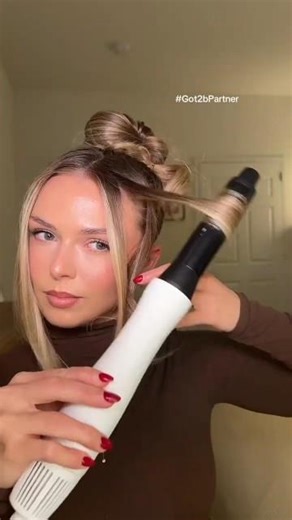 easy messy bun using my favs from @got2busa 💛Got2b glued lasting freezing hairspray & Got2b glued on