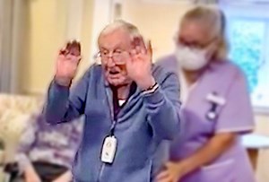 This 101-year-old man amazes everyone with his funky dance moves 😍 | Sharing is Caring