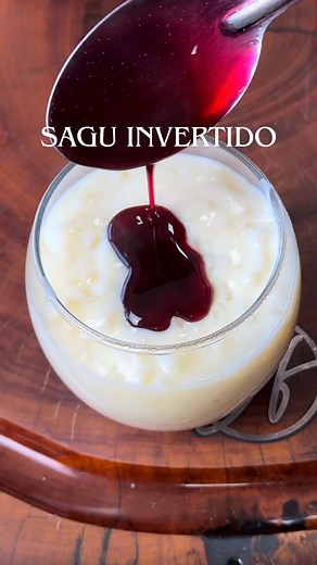 1.3M views · 17K reactions | Sagu invertido Ingredientes: Calda: 1 xícara de açúcar 2 xícara de vinho 3 cravo da índia 1 pau de canela 1 colher de chá de amido com um pouquinho de água Sagu: 2 xícaras de sagu de molho na água por 30 minutos 1,5 de leite 1 caixinha de creme de leite 1 caixinha de leite condensado #culinaria #receitas #receitasfaceis #sobremesa #doce | Dal Nascimentoo | Facebook
