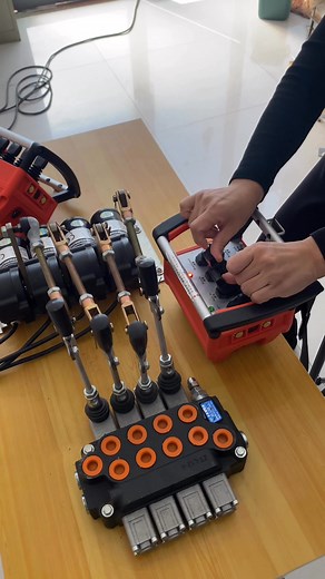 Crane wireless proportional valve remote control factory,12v24vWireless proportional remote controller of crane,Elevate control with crane remote control! Experience precision and safety at your fingertips，Manual operation and remote control 500 meters.#crane #cranetruck #cranes #craneoperator #cranelove #cranework #cranelife #crane_safety #craneindia #driver #reels #viralreels #tata #hitachi #ashokleyland #volvo #volvotrucks #jcb #Fassi #Palfinger #HMF#Effer #PM #UNIC #transport # hydraulic #vi
