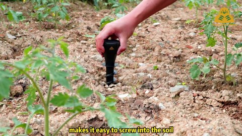 Solar Powered Mole Repellent For Lawns, Screw Shaped Snake Repellent Simulates Low Frequency Seismic Waves for Effective Pest Control, Drive Away Snakes gophers Moles Voles And Other Underground Pests