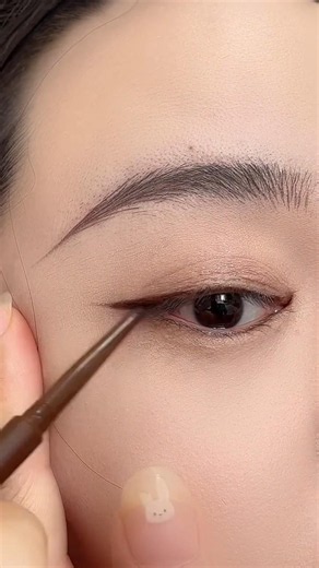 How to Draw Eyeliner | Easy Eyeliner Tutorial for Beginners |Perfect Winged Eyeliner #shorts #beauty
