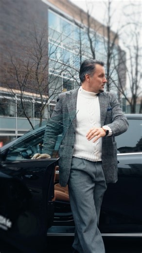 Aktieris Andris Bulis dodas ceļā ar Mazda6e uz vietu, kur dzimst emocijas un stāsti - Dailes teātri. Kluss spēks, izsmalcināts dizains un kustības brīvība saplūst vienotā pieredzē, kur Mazda6e katru braucienu pārvērš performancē. #Mazda6e | Mazda Latvija