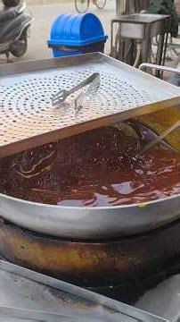 Banaras ki Crispy & juicy keshar jalebi 😱🔥 #banaras #jalebi #streetfoodindia #lanka #shorts