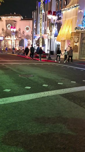 just a casual walk down universal studios main street 2025 #universalstudios #orlando #mainstreet #christmastime