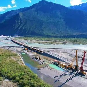 [Hot Item] Prefabricated Durable Bailey Steel Bridge Solutions Metal Truss Bridge for Sale