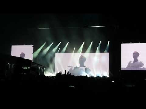 Avicii - Something's Got A Hold On Me / Levels (Live @ Japan Tour 2016 QVC Marine Field) #12