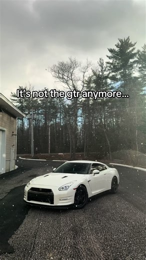 GTR vs Viper: The Ultimate Car Showdown