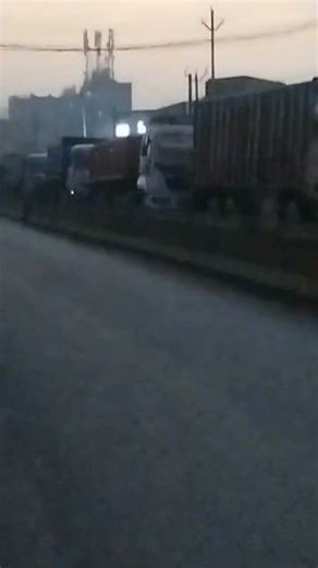 एक पेड़ गिरने से भरी जाम लगा #short