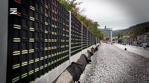 Nový jízdní řád začíná platit od 11. prosince! ⏳ Ten přinese především návrat vlaků na koridor mezi Brno a Blansko. 🚉 Podívejte se spolu s námi na rekonstrukci úseku Adamov – Blansko ještě před jeho oficiálním otevřením. Video najdete v plné délce na: https://youtu.be/TM5-gqjaScE A ještě víc info o novém jízdním řádu najdete na: https://bit.ly/3h4D0l7 Stavba je spolufinancována z úvěru od Evropské investiční banky (EIB). 🇪🇺 | Správa železnic