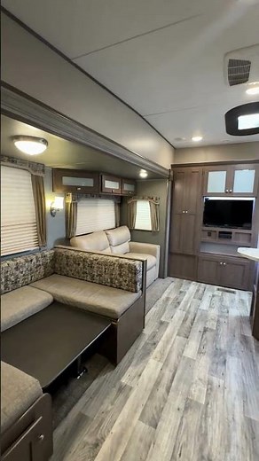 Used 2018 Keystone Hideout 281DBS Fifth Wheel | Certified Family-Ready RV | Blue Star RV | $19,900