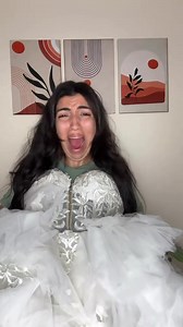 لوشن مثالي لبشرة مشرقة ومتألقة، يساعد في تفتيح الجسم والمناطق الحساسة مثل الكوع والركبة. يحتوي على حمض اللاكتيك، فيتامين سي، مستخلص العرقسوس، البانثينول، الجليسرين وزيت شجرة الشاي لتفتيح البشرة، ترطيبها، ومعالجة الالتهابات. المميزات: مناسب لجميع أنواع البشرة يُفتيح البشرة ويوحّد لونها يرطب البشرة بعمق يعالج الالتهابات ويحارب البكتيريا خالي من المواد الكيميائية الضارة | Azha serum