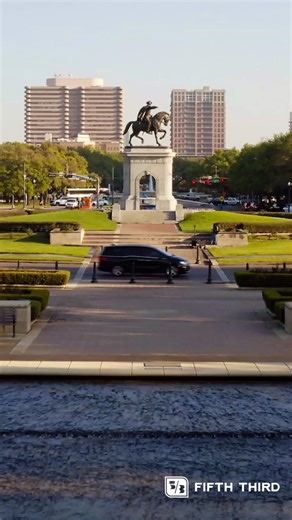 9K views · 111 reactions | The Houston region is growing, with a surge of new residents driving momentum in its urban centers and suburban communities. 六‍欄‍六Learn more: https://ow.ly/8A9u50WiKCK Special thanks to Fifth Third Bank for supporting #EconomyinaMinute! | Greater Houston Partnership | Facebook