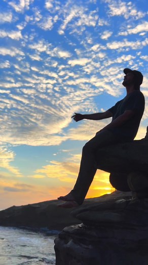 The ocean has always been a place of inspiration and has the ability to create a sense of calm and stillness through its constant change. ‘Edge of the Ocean’ represents a place if new beginnings, a place “to start over again.” 🎥 @Global Extreme @bulldogmedia707 #stickfigure #reggae #producer #songwriter #ocean #edgeoftheocean #wisdom #newmusic