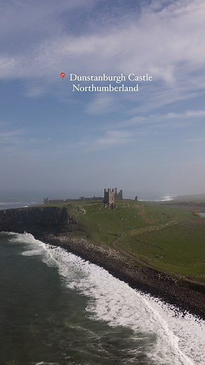 📍 Dunstanburgh Castle, Northumberland - the stronghold standing on a remote headland the castle was built by Earl Thomas of Lancaster between 1313 and 1322, taking advantage of the site’s natural defences and the existing earthworks of an Iron Age fort. Still a magnificent sight today it was once the largest castle in Northumberland, still breathtaking and one of my favourite sights among our coastline. With Lilburn Tower and the Gatehouse still standing giving a dramatic silhouette against the