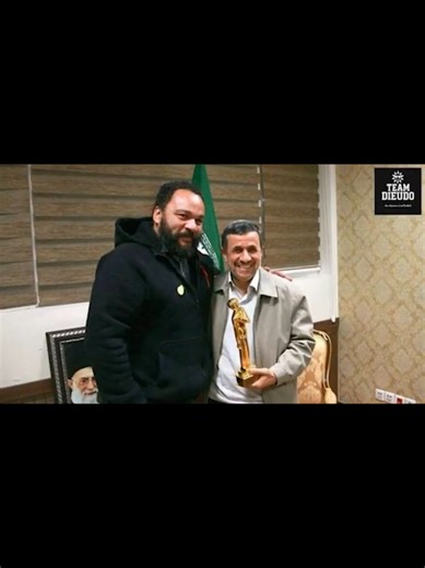 Extrait du live : Je parle de Mahmoud Ahmadinejad, assassiné par Israël, de l’art en Iran, et des paroles du Guide iranien sur Jésus, bien différentes de celles de certains sionistes qui détestent Jésus au point de parler de marmite d’excrément pour son cas. Moi qui suis chrétien, je trouve cela intéressant. D’ailleurs, aucun des deux personnages n’était dans les dossiers Epstein. #iran #mahmoud #dieudonne #jesus #ferreira35