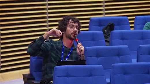 记者：“您曾表示俄罗斯应为乌克兰的重建负责。您认为以色列应为加沙的重建负责吗？” 欧盟首席发言人：“我在此阶段不作评论。” 几天后，这位记者被解雇！