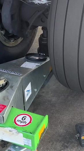 Quick pit stop. A thread cap is placed in the landing gear and then removed to protect the threads when sliding the gear wheel off and on the landing gear #wyldebyrd