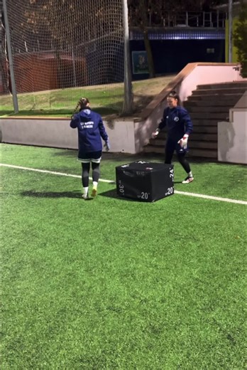 A TOPE 💥🧤 Nuevo año. Nuevas metas . Vamos con todo ⚽🔥 #EntrenamientoDePorteras #parati #fyp #FútbolFemenino #futbol⚽️