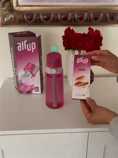 🇩🇪 Deutsch: Air Up – die innovative Trinkflasche, die Wasser durch Duft aromatisiert. Genieße Geschmack ohne Zucker oder Kalorien und bleibe den ganzen Tag erfrischt. Perfekt für Schule, Arbeit, Sport und unterwegs. Modern, praktisch und ideal für einen bewussten Lebensstil. 🇬🇧 English: Air Up – the innovative water bottle that flavors water through scent. Enjoy taste without sugar or calories while staying refreshed all day. Perfect for school, work, sports, and travel. Modern, practical, a