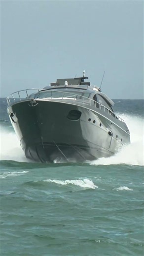 What a spectacle! 😎Pershing 74 Ripping the inlet at Fort Lauderdale.