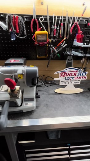 QUICK KEY LOCKSMITH Cerrajería en Atlanta, GEORGIA. Phone: 770 - 519 -0960 LLAVES Y CONTROLES: . Apertura de autos . Llaves perdidas . Llaves con chips . Controles . Car unlocking . Lost keys . Chip keys . Remotes