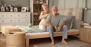 Ältere Frau massiert ihren Mann im: Stockvideos & Filmmaterial (100 % lizenzfrei) 3465377281 | Shutterstock