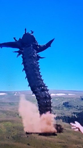 A giant worm came out of the ground | Ufo Mania