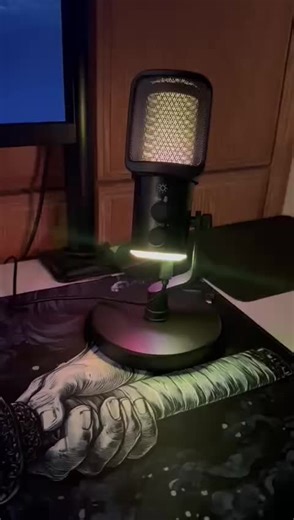 Endlich ein Standmikrofon, das einfach funktioniert 🎮🎙️ Plug & Play an der PS5 – ohne Setup, ohne Stress. Und dank Adapter sogar direkt am Handy nutzbar 📱 Perfekt für Gaming, Streaming oder Podcast-Aufnahmen. Ein Mikrofon. Viele Möglichkeiten. ✨ #ps5setup #gaminggear #mikrofon #standmikrofon #plugandplay