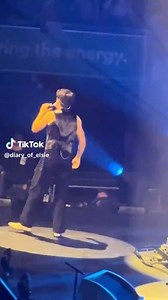 🎥 Niall singing On A Night Like Tonight to Amelia, his girlfriend ♥️😭 #TSLOTManchester © diary_of_elsie #niallhoran #niall #nialljameshoran #nialler #niallhoranupdates #niallhoranvideos #niallhoranpics #niallhoranpictures #niallhoranphotos #nh3 #heartbreakweather #flicker #theshow #heaven #heavenwontbethesame #meltdown #teamniall #theshowliveontour #tslot #niallhoranliveontour | One Direction Daily