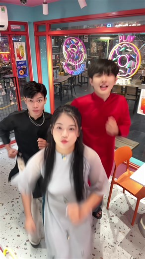 Dance with Flying donut staffs 💃🏻🕺🏽#flyingdonut ##xuhuong #플라잉도넛 #coffeetiktok #tet