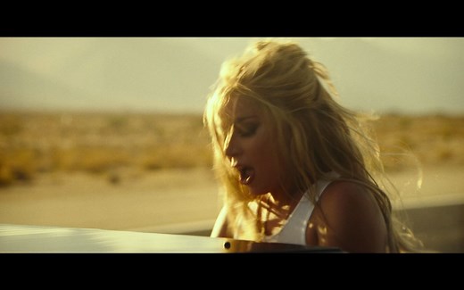 {高清MV首播} Lady Gaga - Top Gun - Hold my Hand 官方音乐录影带